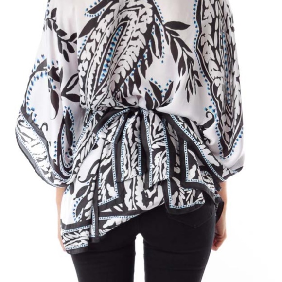 White House Black Market Beautiful batwing blouse - Picture 5 of 5